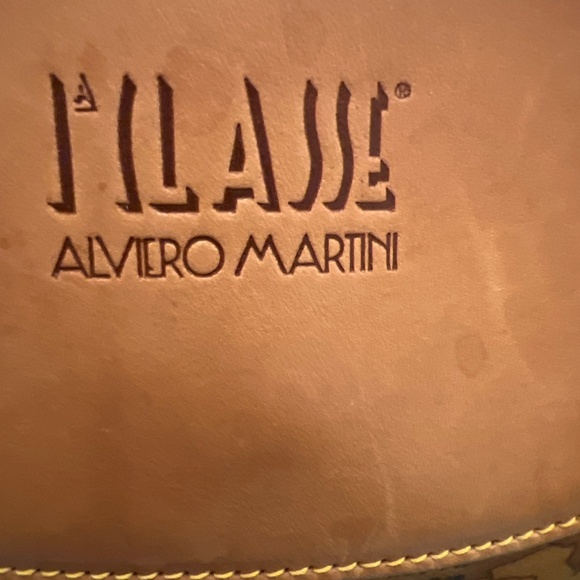 Alviero Martini Italian Leather Tan Map purse - Picture 2 of 4